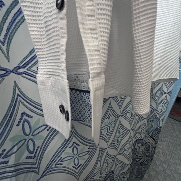 Stone Rose Textured White Shirt with Blue Pattern, NWOT All Buttons GREAT SHAPE - Picture 8 of 9